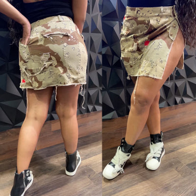 HANDS OFF FATIGUE MINI SKIRT